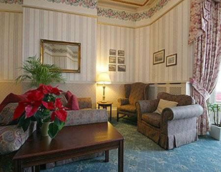 חלנדודנו Ambassador Hotel מראה חיצוני תמונה